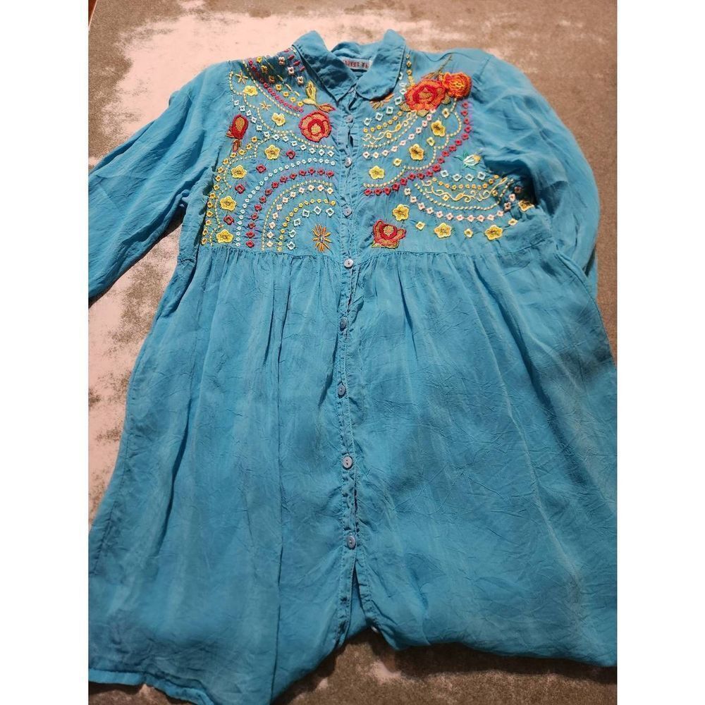 Johnny Was blue embroidered cupra rayon button down shirt sz Small
